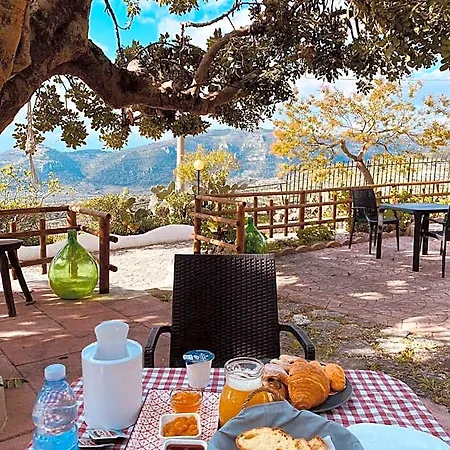 Bed and Breakfast La Scapola 4*