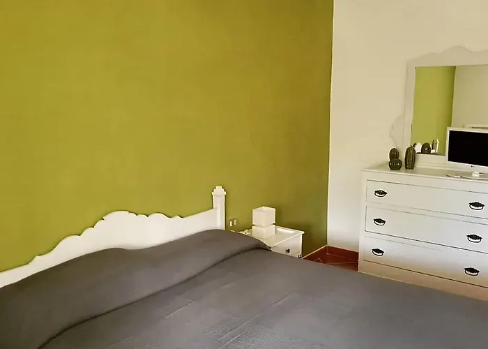 לינה וארוחת בוקר La Scapola 4*