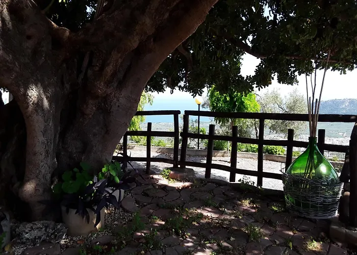 לינה וארוחת בוקר La Scapola 4*