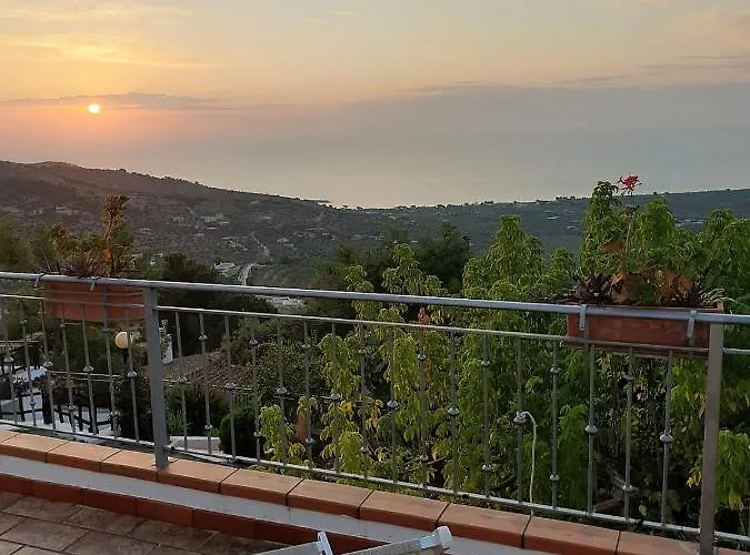 La Scapola לינה וארוחת בוקר 4*